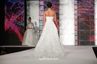 WEDDING DRESSES. COLLECTION 2010. RUNWAY FASHION. VIA NOVIA 2010