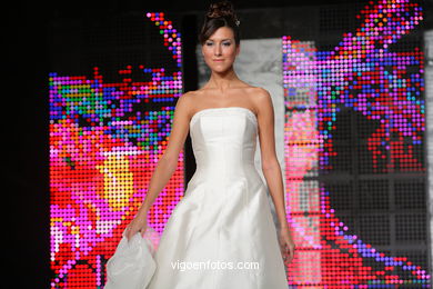 WEDDING DRESSES. COLLECTION 2010. RUNWAY FASHION. VIA NOVIA 2010