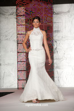 WEDDING DRESSES. COLLECTION 2010. RUNWAY FASHION. VIA NOVIA 2010