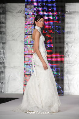 WEDDING DRESSES. COLLECTION 2010. RUNWAY FASHION. VIA NOVIA 2010