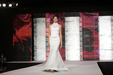 WEDDING DRESSES. COLLECTION 2010. RUNWAY FASHION. VIA NOVIA 2010