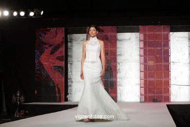 WEDDING DRESSES. COLLECTION 2010. RUNWAY FASHION. VIA NOVIA 2010