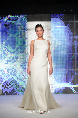 WEDDING DRESSES. COLLECTION 2010. RUNWAY FASHION. PRONOVIA 2010. 