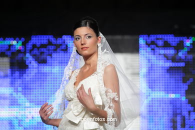 WEDDING DRESSES. COLLECTION 2010. RUNWAY FASHION. PRONOVIA 2010. 