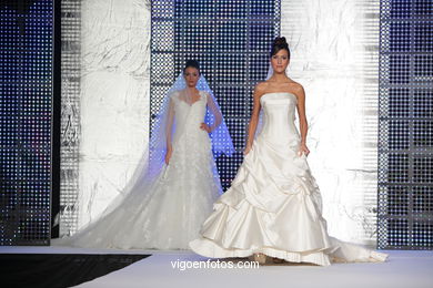 WEDDING DRESSES. COLLECTION 2010. RUNWAY FASHION. PRONOVIA 2010. 