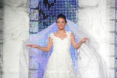 WEDDING DRESSES. COLLECTION 2010. RUNWAY FASHION. PRONOVIA 2010. 