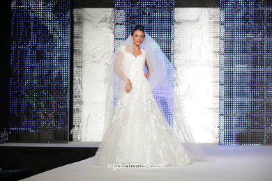 WEDDING DRESSES. COLLECTION 2010. RUNWAY FASHION. PRONOVIA 2010. 