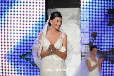 WEDDING DRESSES. COLLECTION 2010. RUNWAY FASHION. PRONOVIA 2010. 