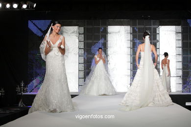 WEDDING DRESSES. COLLECTION 2010. RUNWAY FASHION. PRONOVIA 2010. 