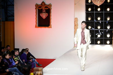 TRAJES DE NOVIO. NOVIOS COLECCIÓN 2011. PASARELA HAPPY NOVIAS. ENZO ROMANO