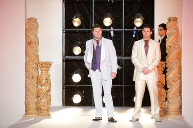 TRAJES DE NOVIO. NOVIOS COLECCIÓN 2011. PASARELA HAPPY NOVIAS. ENZO ROMANO