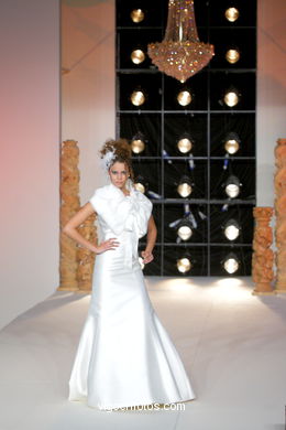 WEDDING DRESSES. COLLECTION 2011. RUNWAY FASHION