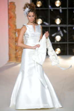 WEDDING DRESSES. COLLECTION 2011. RUNWAY FASHION