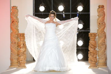 WEDDING DRESSES. COLLECTION 2011. RUNWAY FASHION