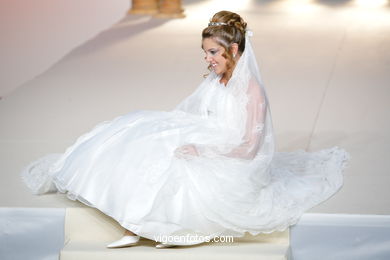 WEDDING DRESSES. COLLECTION 2011. RUNWAY FASHION