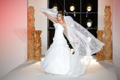 WEDDING DRESSES. COLLECTION 2011. RUNWAY FASHION