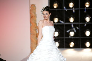 WEDDING DRESSES. COLLECTION 2011. RUNWAY FASHION