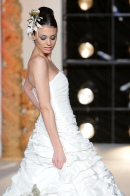 WEDDING DRESSES. COLLECTION 2011. RUNWAY FASHION