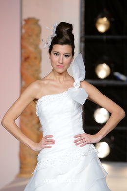 WEDDING DRESSES. COLLECTION 2011. RUNWAY FASHION