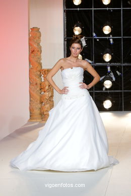 WEDDING DRESSES. COLLECTION 2011. RUNWAY FASHION