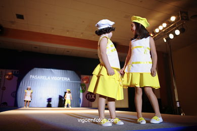 AINHOA ZAI DUA MAS - PRIMAVERA AMARILLA. PASARELA DE MODA JÓVENES DISEÑADORES 2006 - VIGOFERIA