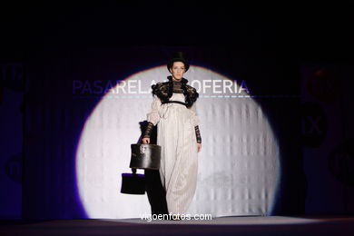 LAURA BERGAS FERROL - FRAGILE. RUNWAY FASHION OF YOUNG FASHION DESIGNER 2006