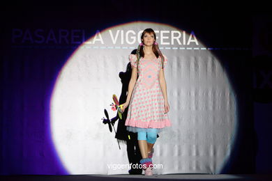 BERNA DIAZ - KAMIKASE. PASARELA DE MODA JÓVENES DISEÑADORES 2006 - VIGOFERIA