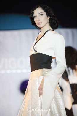 ROSA M CASTELLO GIL - SABOR A ORIENTE. RUNWAY FASHION OF YOUNG FASHION DESIGNER 2006