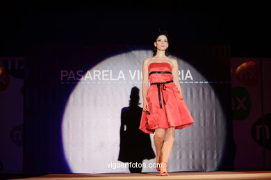 ROSA M CASTELLO GIL - SABOR A ORIENTE. PASARELA DE MODA JÓVENES DISEÑADORES 2006 - VIGOFERIA