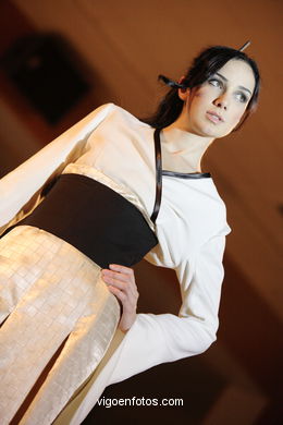 ROSA M CASTELLO GIL - SABOR A ORIENTE. RUNWAY FASHION OF YOUNG FASHION DESIGNER 2006