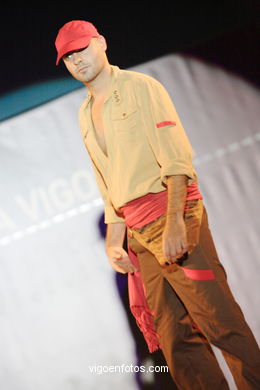 OLALLA NOVOA - PUESTA A PUNTO. RUNWAY FASHION OF YOUNG FASHION DESIGNER 2006