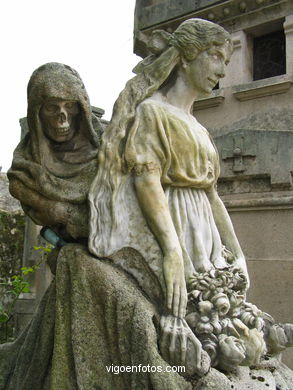 ESCULTURA FUNERARIA NO CEMITÉRIO DE PEREIRÓ. ESCULTURAS E ESCULTORES. VIGO