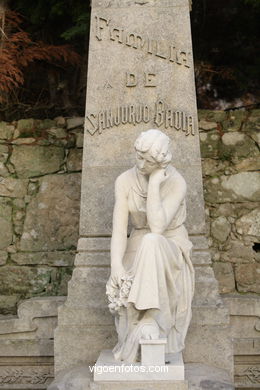 ESCULTURA FUNERARIA NO CEMITÉRIO DE PEREIRÓ. ESCULTURAS E ESCULTORES. VIGO