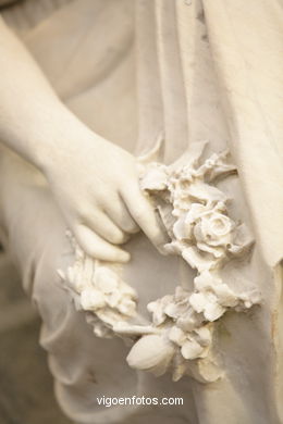 ESCULTURA FUNERARIA NO CEMITÉRIO DE PEREIRÓ. ESCULTURAS E ESCULTORES. VIGO