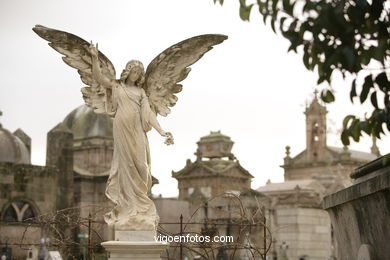 ESCULTURA FUNERARIA NO CEMITÉRIO DE PEREIRÓ. ESCULTURAS E ESCULTORES. VIGO