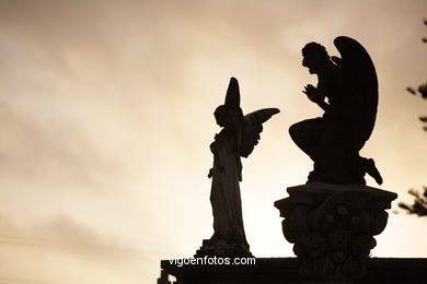 ESCULTURA FUNERARIA NO CEMITÉRIO DE PEREIRÓ. ESCULTURAS E ESCULTORES. VIGO