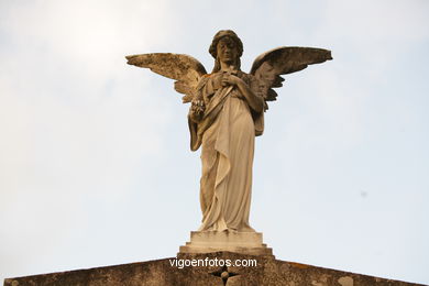 ESCULTURA FUNERARIA NO CEMITÉRIO DE PEREIRÓ. ESCULTURAS E ESCULTORES. VIGO