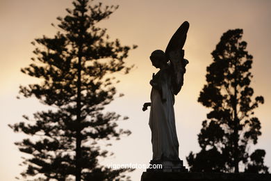 ESCULTURA FUNERARIA EN EL CEMENTERIO DE PEREIRÓ. ESCULTURAS Y ESCULTORES. VIGO