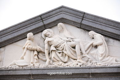 ESCULTURA FUNERARIA NO CEMITÉRIO DE PEREIRÓ. ESCULTURAS E ESCULTORES. VIGO