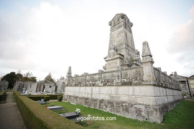 ESCULTURA FUNERARIA NO CEMITÉRIO DE PEREIRÓ. ESCULTURAS E ESCULTORES. VIGO