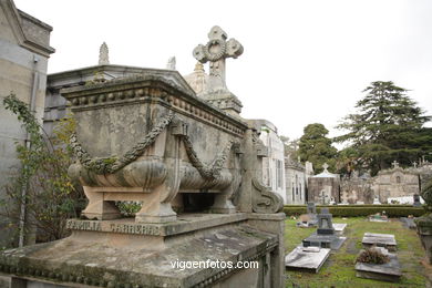 ESCULTURA FUNERARIA NO CEMITÉRIO DE PEREIRÓ. ESCULTURAS E ESCULTORES. VIGO