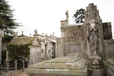 ESCULTURA FUNERARIA EN EL CEMENTERIO DE PEREIRÓ. ESCULTURAS Y ESCULTORES. VIGO