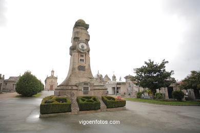 ESCULTURA FUNERARIA NO CEMITÉRIO DE PEREIRÓ. ESCULTURAS E ESCULTORES. VIGO