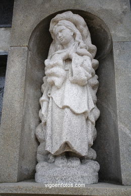 ESCULTURA FUNERARIA NO CEMITÉRIO DE PEREIRÓ. ESCULTURAS E ESCULTORES. VIGO