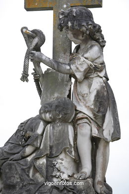 ESCULTURA FUNERARIA NO CEMITÉRIO DE PEREIRÓ. ESCULTURAS E ESCULTORES. VIGO