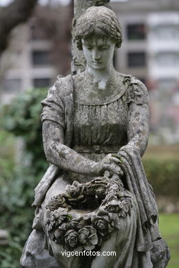 ESCULTURA FUNERARIA EN EL CEMENTERIO DE PEREIRÓ. ESCULTURAS Y ESCULTORES. VIGO