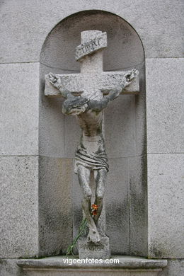 ESCULTURA FUNERARIA NO CEMITÉRIO DE PEREIRÓ. ESCULTURAS E ESCULTORES. VIGO