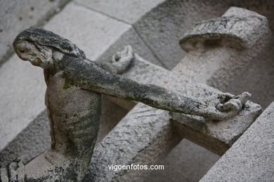 ESCULTURA FUNERARIA NO CEMITÉRIO DE PEREIRÓ. ESCULTURAS E ESCULTORES. VIGO