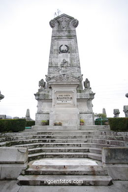 ESCULTURA FUNERARIA EN EL CEMENTERIO DE PEREIRÓ. ESCULTURAS Y ESCULTORES. VIGO