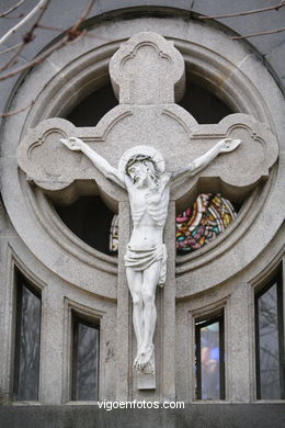 ESCULTURA FUNERARIA NO CEMITÉRIO DE PEREIRÓ. ESCULTURAS E ESCULTORES. VIGO